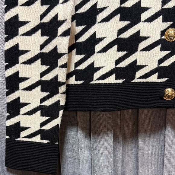 ICON Black and Cream Houndstooth Sweater - Picture 5 of 6